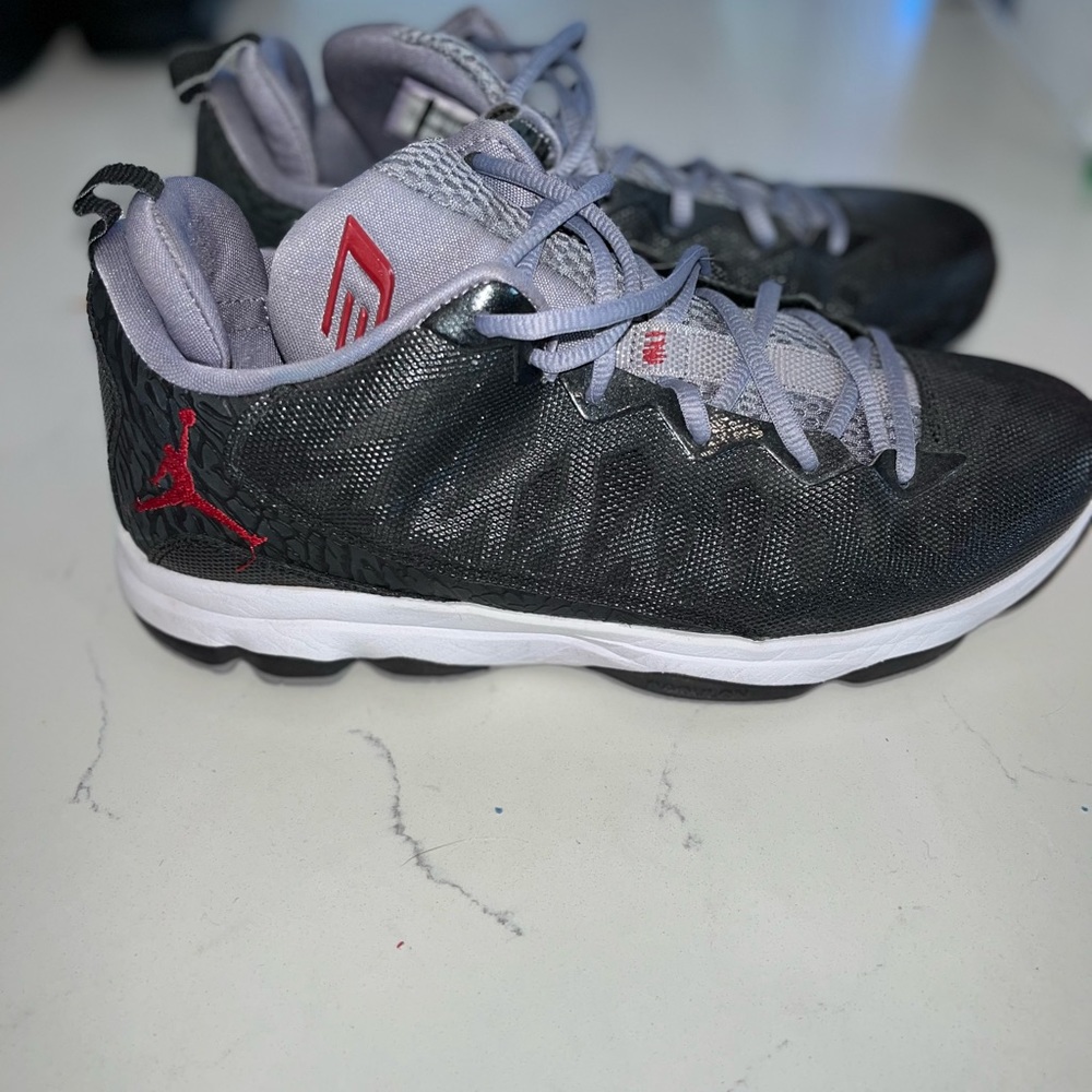 Jordan Men's Black and Gray Sneakers